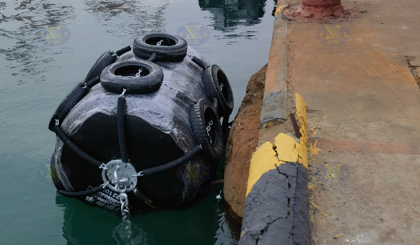 pneumatic fender for dock