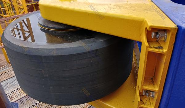 rotating rubber fender