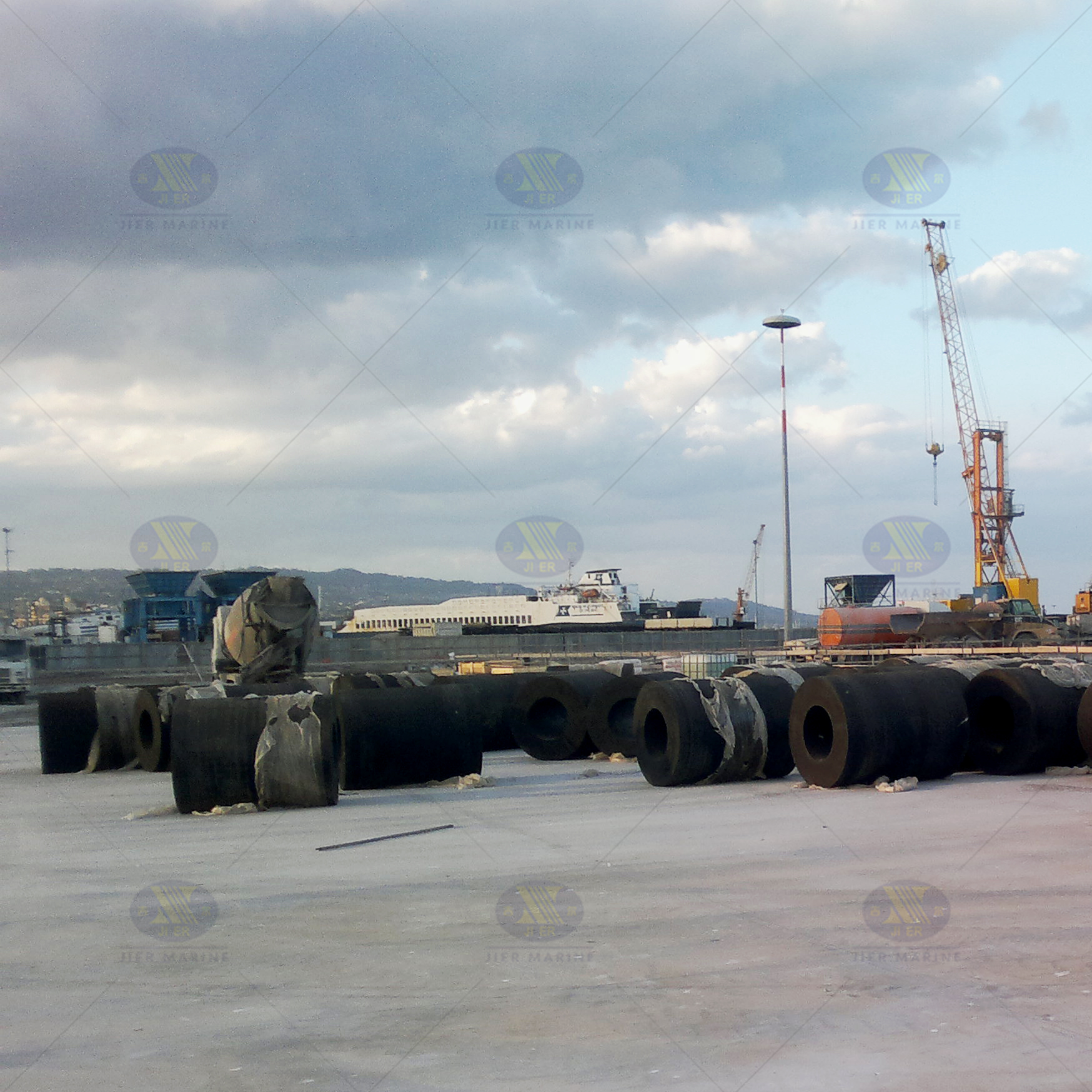 Cylindrical Fender installed Naples Port （1） JIER Marine Cylindrical Fenders ready for installation in Italy
