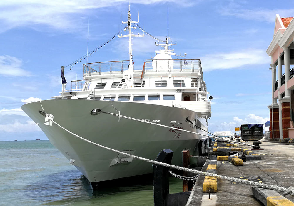 ship berth dock-1000x700