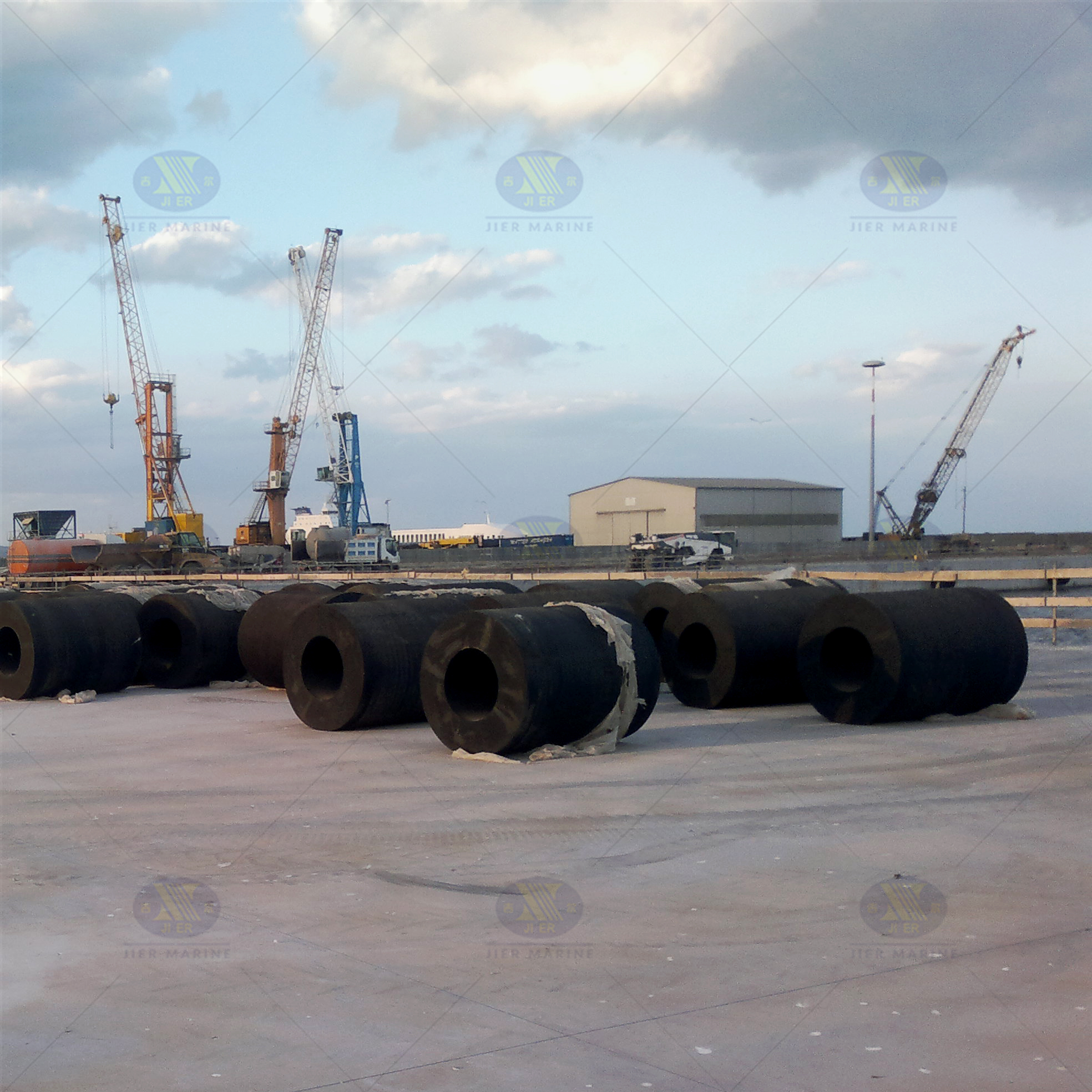Cylindrical Fender installed Naples Port （1） JIER Marine Cylindrical Fenders ready for installation in Italy 2